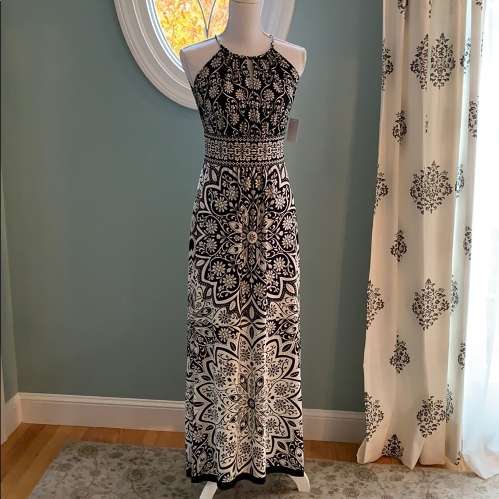 Elegant Black and White Maxi Dress